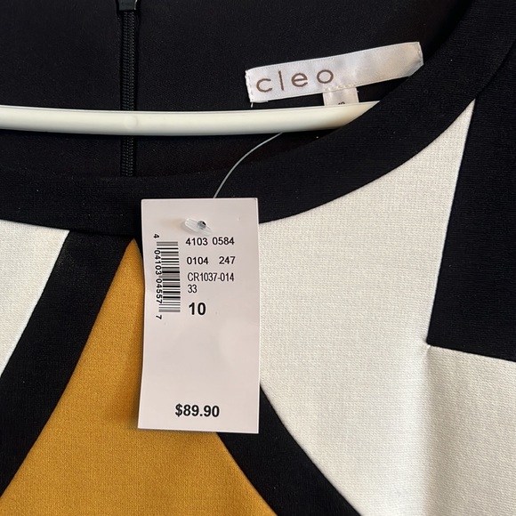 BNWT Cleo dress with flattering design - Picture 2 of 3